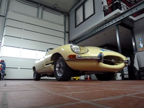 Jaguar E-Type in der Werkstatt