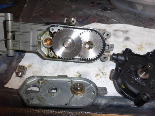Reparatur des Verdeckmotors BMW E36 inkl. Austaiusch Lagerbuchsen, Ritzel und Richten des Gehäusekörpers